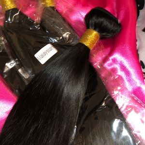 Three 22 inch Malaysian straight bundles.
